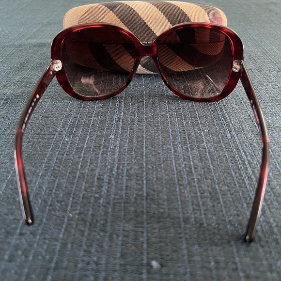 UNIQUE BURBERRY Red Leopard Sunglasses with Original Case! - Picture 2 of 4